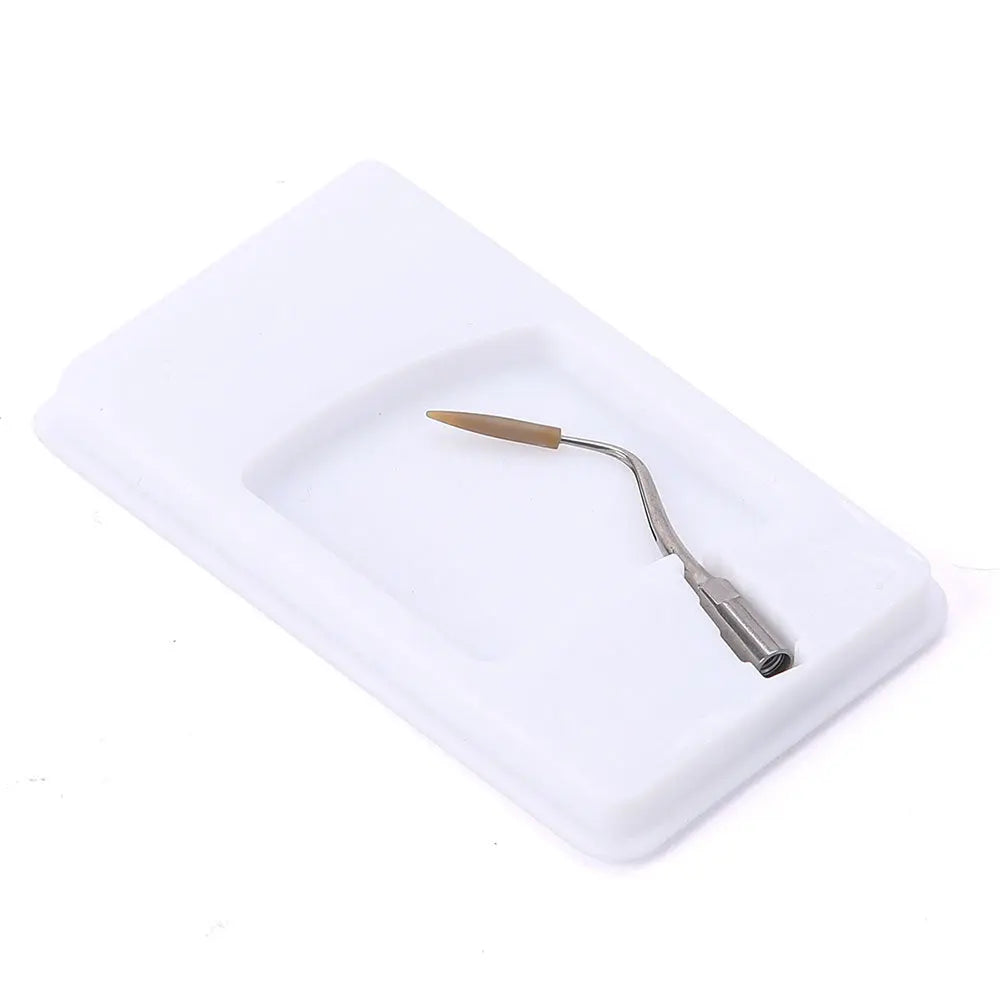 Dental Scaler Tip Periodontal Implant Cleaning Tip PD90 on white background, featuring a slim metal handle with angled tip and beige-colored peek end for gentle implant cleaning, displayed on a rectangular white tray