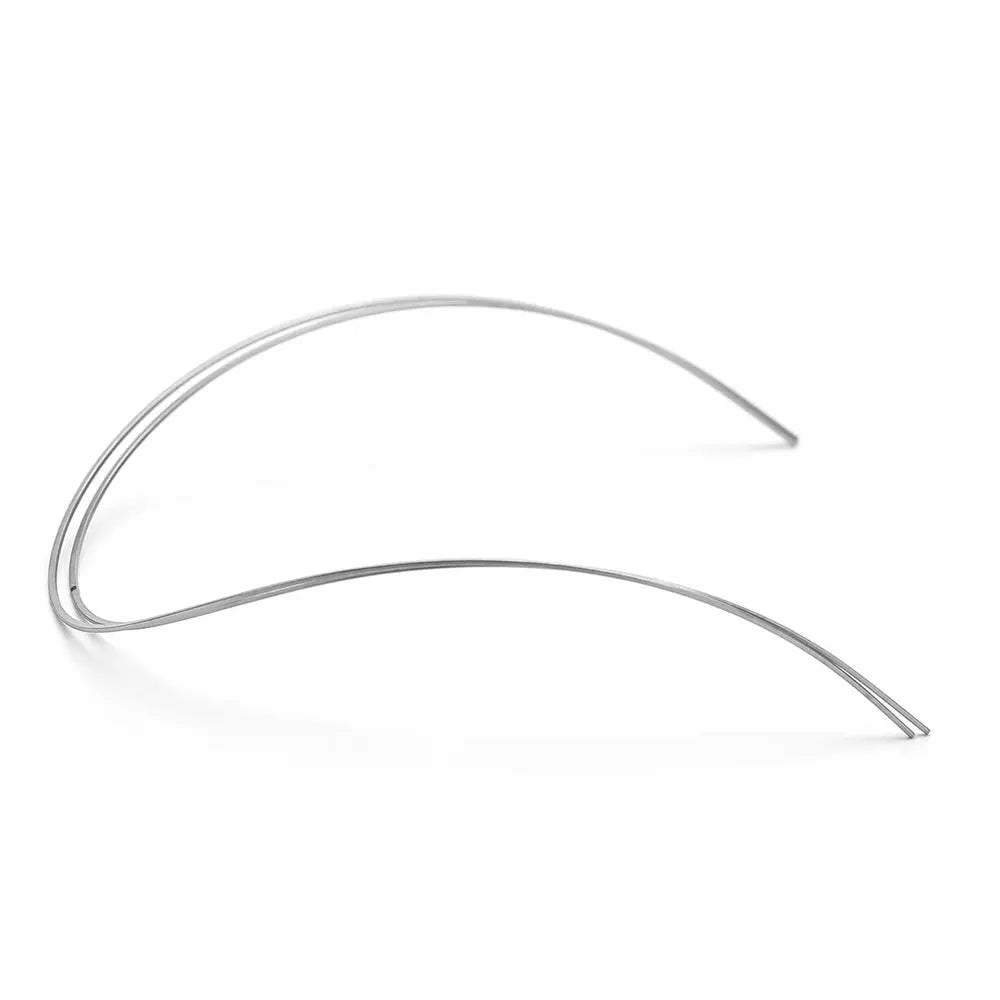 Archwire NiTi Reverse Curve True Form Rectangular 0.017 x 0.025 Lower 2pcs/Pack - Curved orthodontic wire made of super elastic NiTi alloy, designed for lower teeth alignment, shown in a mirror-like reflective surface