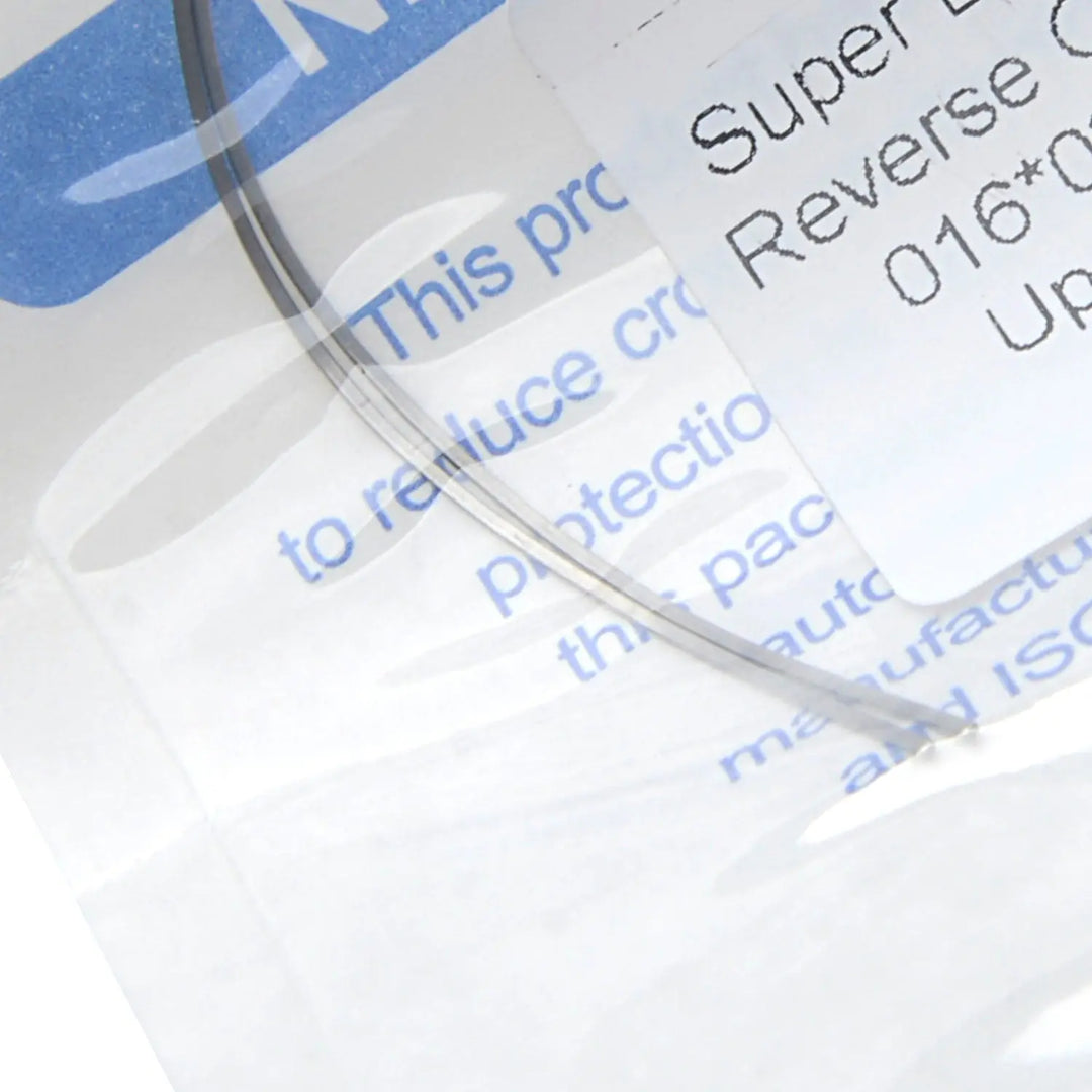 Close-up image of Archwire Niti Reverse Curve Rectangular 0.016 x 0.025 Upper 2pcs/Pack packaging, showing product details and specifications printed on a white label with blue text. The curved wire can be partially seen through the clear packaging.