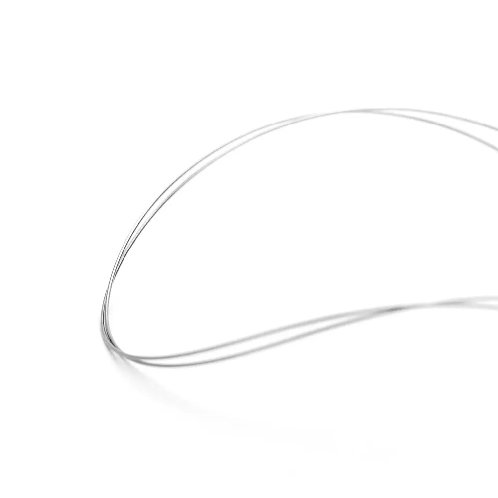 Arch Wire NiTi Reverse Curve True Form Round 0.018 Upper 2pcs/Pack: Close-up of thin, curved metallic wire against white background, showcasing the precise shape and smooth surface of the orthodontic archwire used for dental treatments.